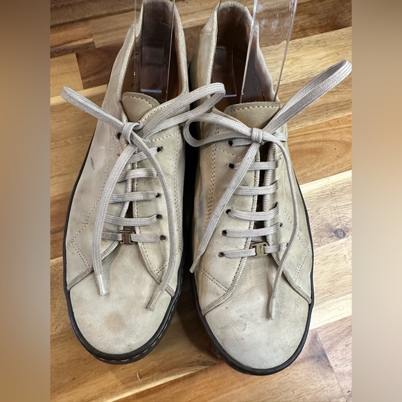 Salvatore Ferragamo Sport Italy Women’s Sneaker Size 7 1/2 - Picture 4 of 16